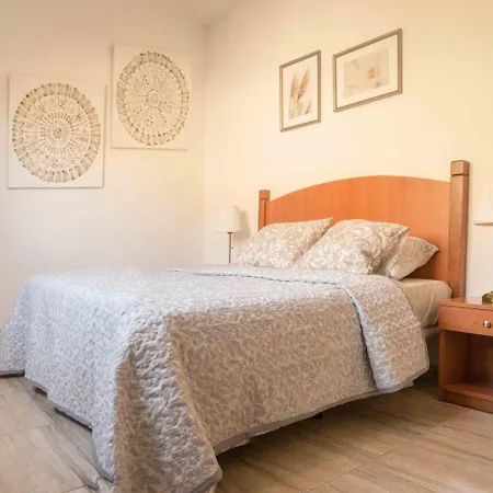 Daire Two Bedroom In Mar! Free Parking! Pm109