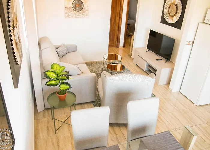 Two Bedroom In Mar! Free Parking! Pm109 *