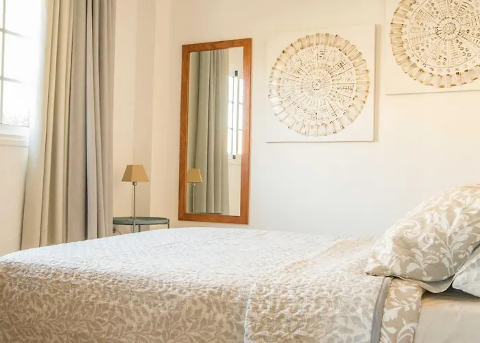 Two Bedroom In Mar! Free Parking! Pm109 *