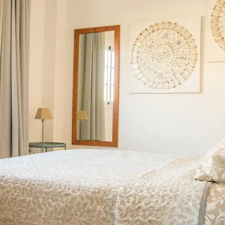 Two Bedroom In Mar! Free Parking! Pm109 *