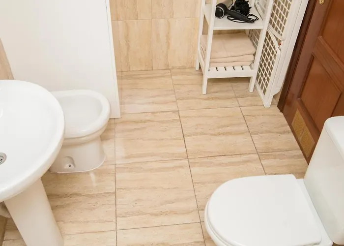 Apartment Two Bedroom In Mar! Free Parking! Pm109 *